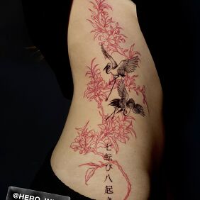 Tatuaż Bociany na żebrach motyw: kolorowe styl: kontury / linework