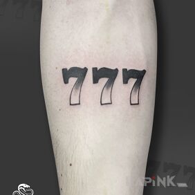 Tattoo Szczęśliwa siódemka, i to razy trzy! 🎰 on the forearm style: graphic / illustrative