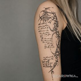 Tatuaż Szyfry organicznej kaligrafii na ramieniu motyw: czarno-szare styl: neo tribal