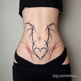 Tatuaż Cierniowe serce na brzuchu na brzuchu motyw: ornamenty styl: blackwork / blackout