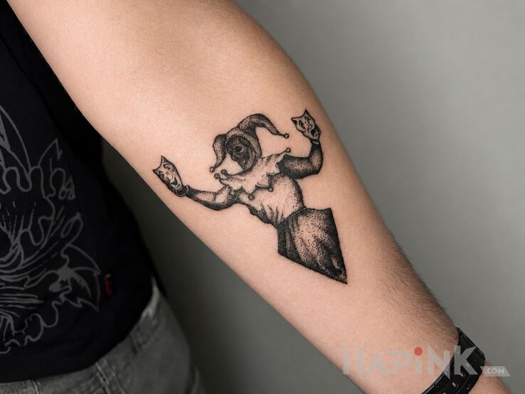 Tattoo Błazen z kartami in characters motif and graphic / illustrative style On the arm