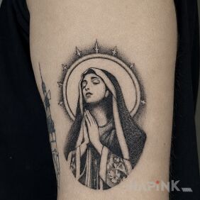 Tattoo Madonna in a starry halo on the upper arm motif: religious style: dotwork