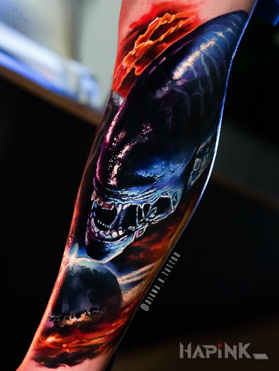 Tattoo Obcy w kolorze jako cover-up in characters motif and realistic style on the calf