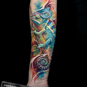 Tattoo Kameleon On the arm motif: cover-up style: Watercolor