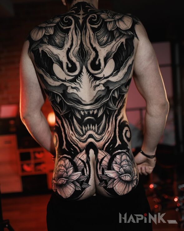 Tattoo Mask in black and gray motif and graphic / illustrative style on the buttocks