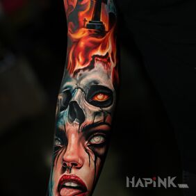 Tattoo Czaszka w płomieniach on the upper arm motif: skulls style: realistic
