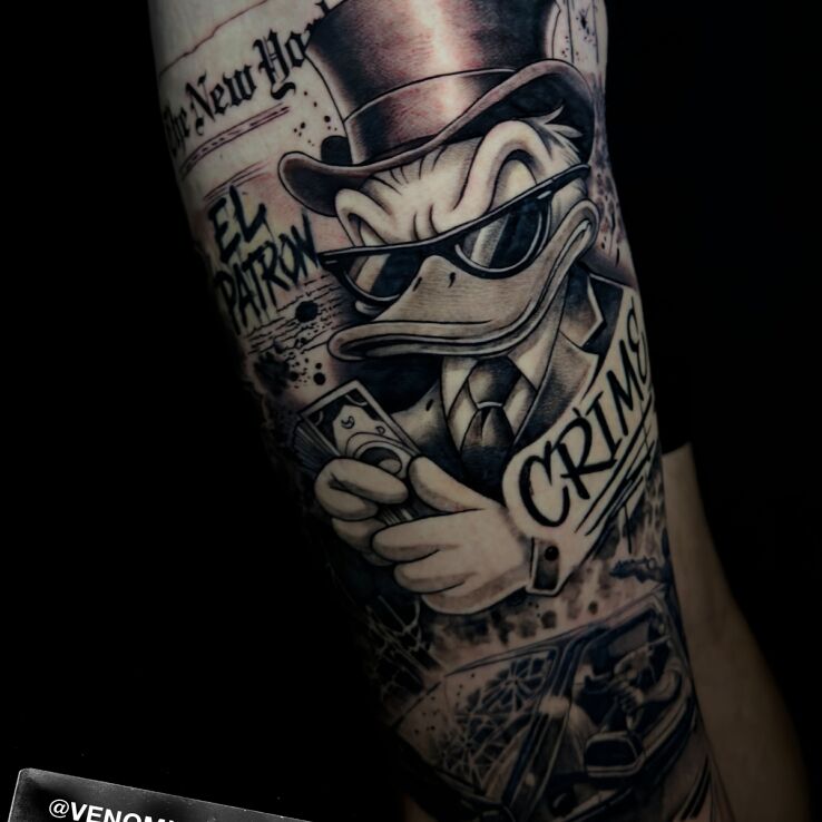 Tattoo Donald in characters motif and graphic / illustrative style on the thigh