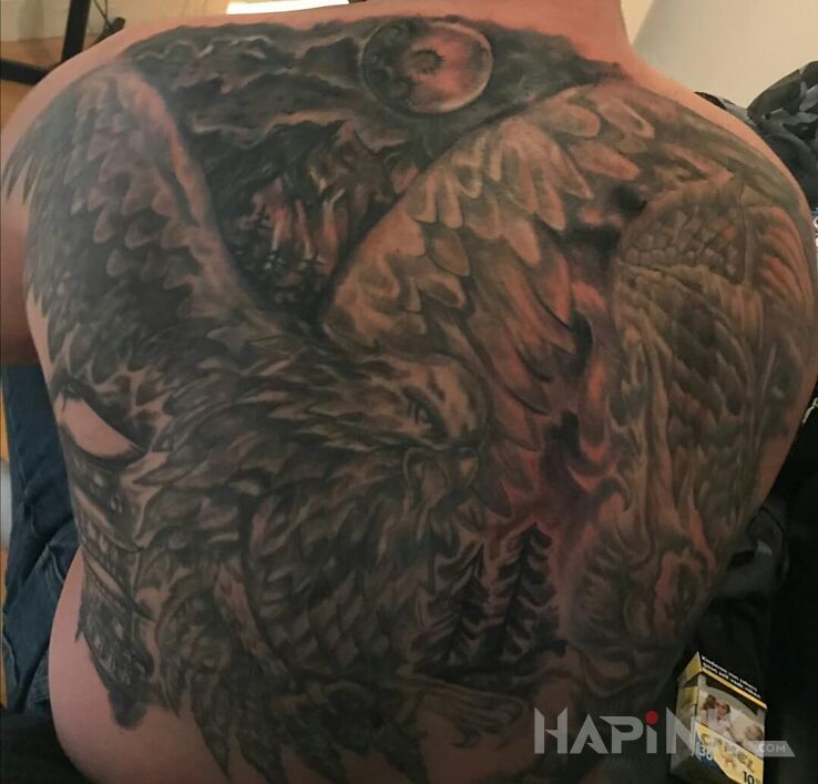 Tattoo Bandi in animals motif on the back
