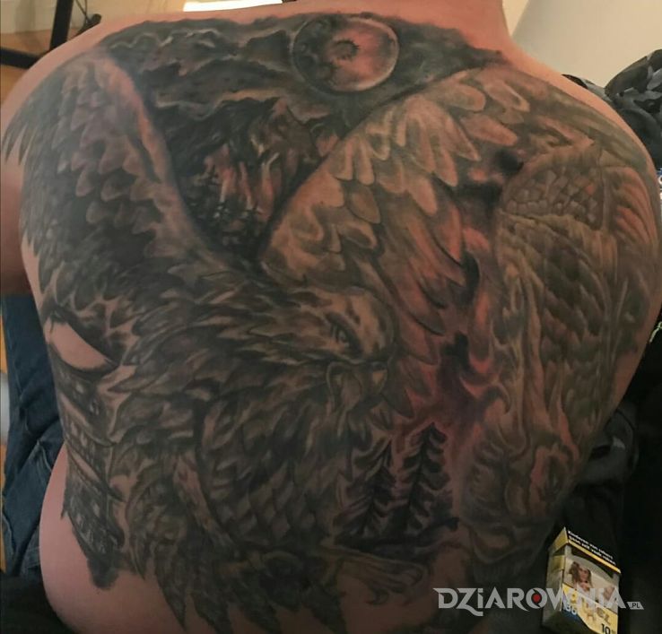 Tatuaż bandi w motywie zwierzęta na plecach
