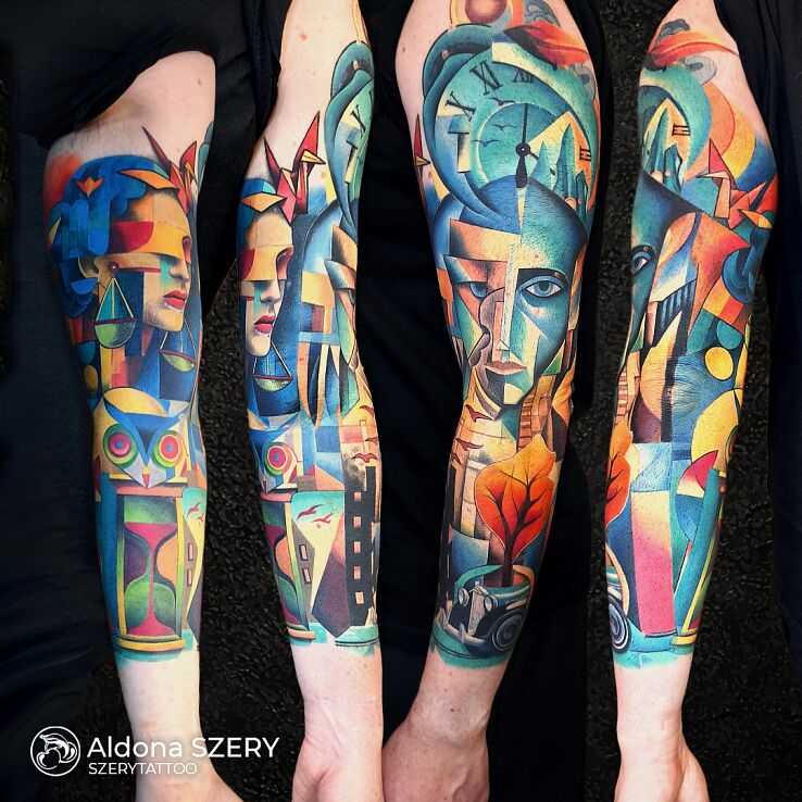 Tatuaż Czas podzielony na figury w motywie przedmioty i stylu surrealistyczne na bicepsie
