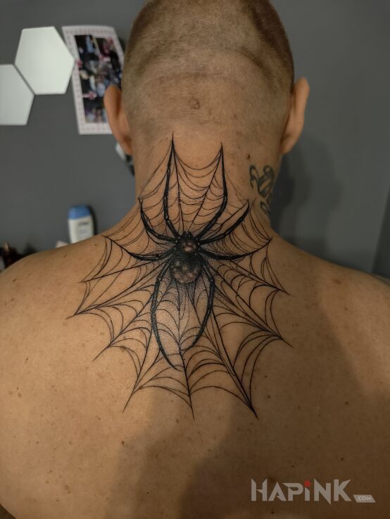 Tattoo Pająk na pajęczynie in animals motif and realistic style on the back