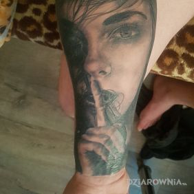 Tatuaż Twarz horroru na przedramieniu motyw: twarze styl: realistyczne
