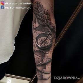 Tatuaż Kompas na przedramieniu motyw: 3D styl: realistyczne