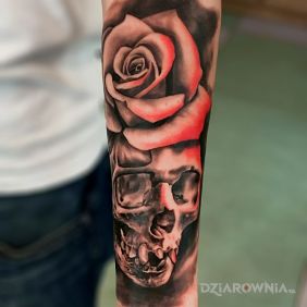 Tatuaż Czaszka i róża na przedramieniu motyw: 3D