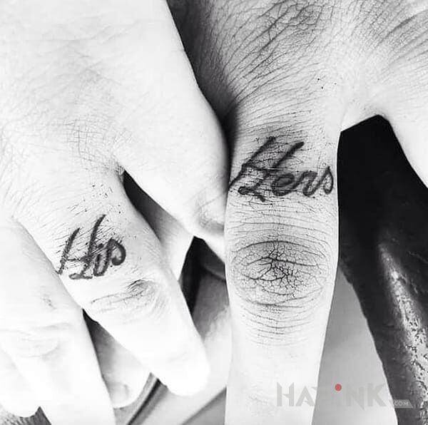 Tattoo On i ona in Love motif on the fingers