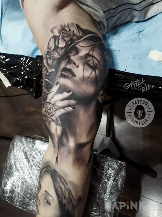 Tattoo Portret in 3D motif and realistic style on the upper arm
