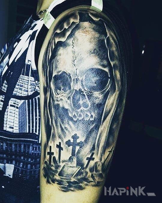 Tattoo Skull in skulls motif on the upper arm