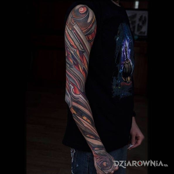 Tatuaż ręka jak u demona w motywie rękawy na ramieniu