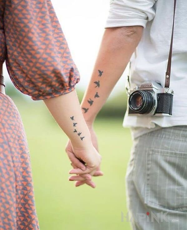 Tattoo Gołąbeczki in Love motif on the wrist