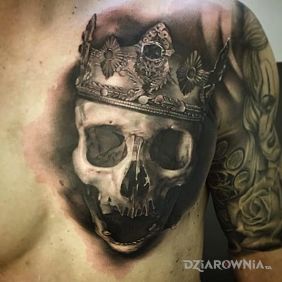Tatuaż Martwy krol na klatce motyw: 3D styl: realistyczne