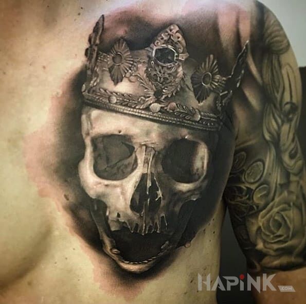 Tattoo Martwy krol in skulls motif and realistic style on the chest