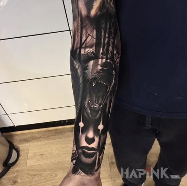 Tattoo Niedźwiedź in faces motif and realistic style on the forearm