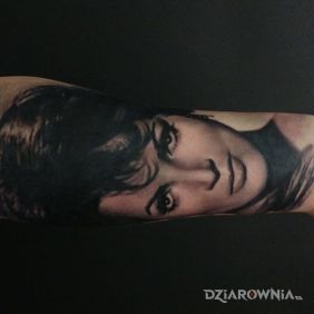 Tatuaż Realistyczne na przedramieniu motyw: twarze styl: realistyczne