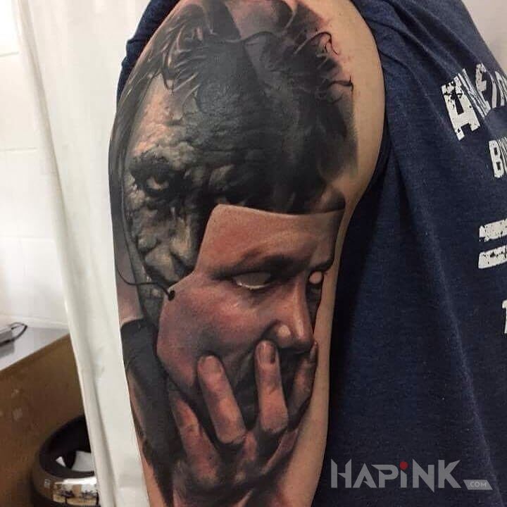 Tattoo Jocker!!!!!!! in characters motif on the upper arm