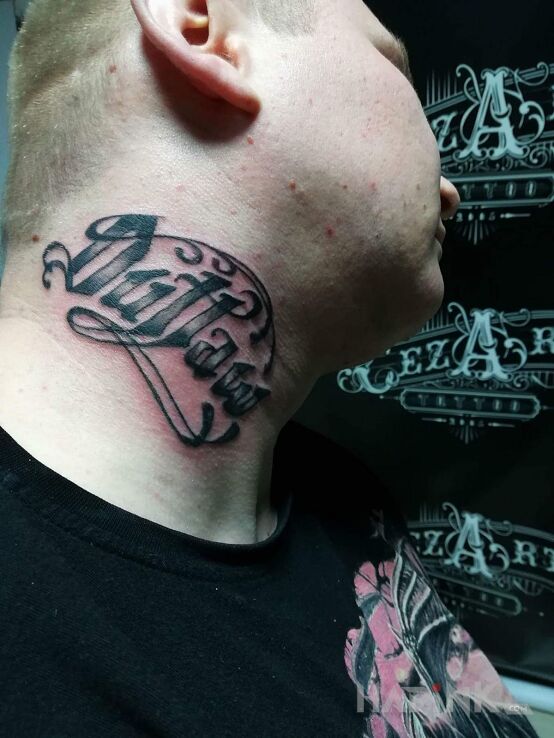 Tattoo Outlaw in lettering motif on the neck