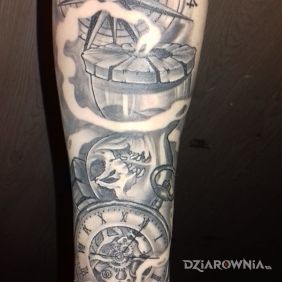 Tatuaż Klepsydra na przedramieniu motyw: pozostałe