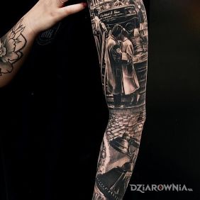 Tatuaż Stare miasto na przedramieniu motyw: postacie styl: realistyczne