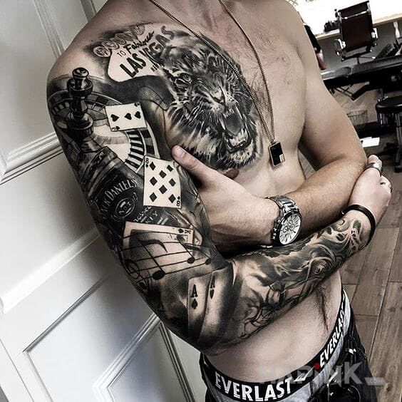 Tattoo Tygrysi hazard in casino motif and realistic style on the upper arm