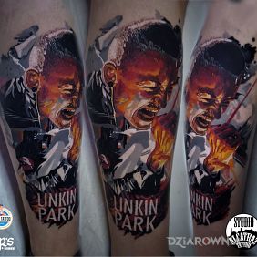 Tatuaż Chester :) na łydce motyw: twarze styl: realistyczne