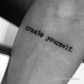 Tatuaż Create yourself. na przedramieniu motyw: napisy