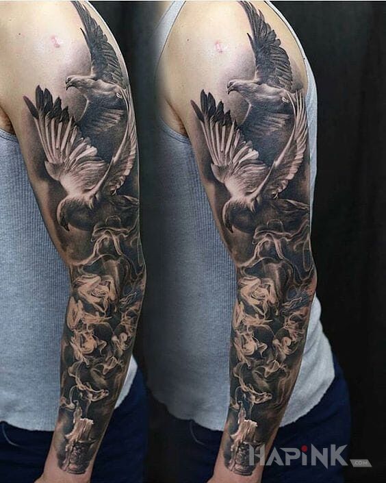 Tattoo Białe gołębie in sleeves motif and realistic style on the upper arm