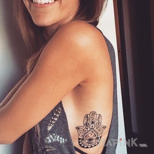 Tattoo Ręka fatimy in other motif on the ribs
