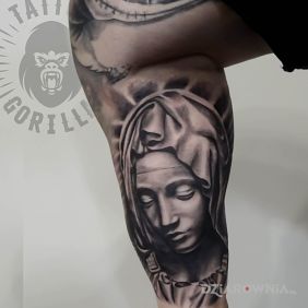 Tatuaż Religiny motyw na łydce motyw: religijne styl: realistyczne