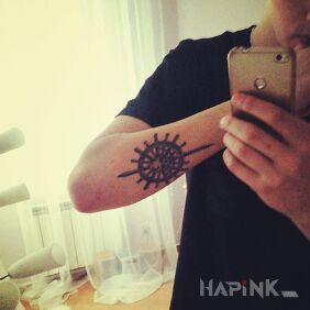 Tattoo Catcher of black dreams on the forearm motif: skulls
