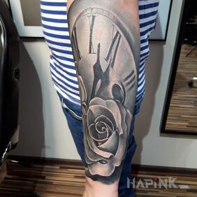 Tattoo The first part on the forearm motif: flowers