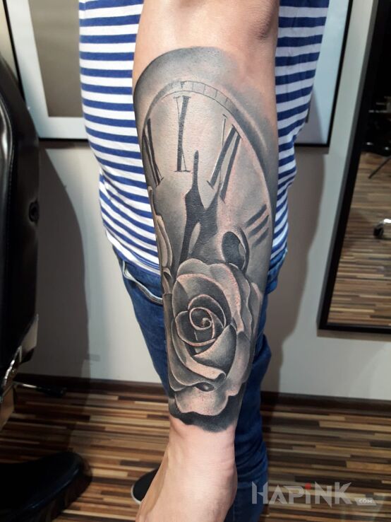 Tattoo Pierwsza część in 3D motif on the forearm