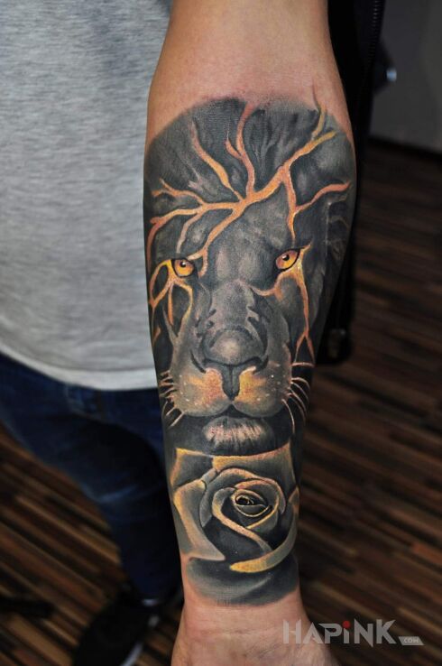 Tattoo Druga część in animals motif on the forearm