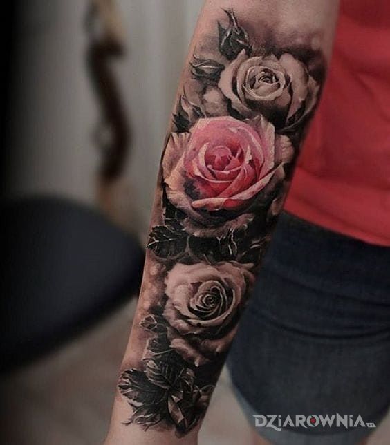 Tatuaż piękne róże w motywie kwiaty i stylu realistyczne na przedramieniu