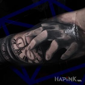 Tattoo Time on the upper arm motif: 3D style: realistic