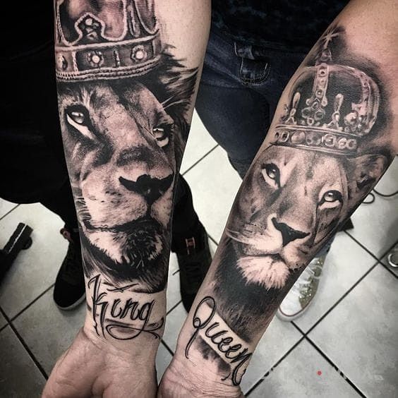 Tatuaż lew i lwica w motywie miłosne i stylu realistyczne na przedramieniu