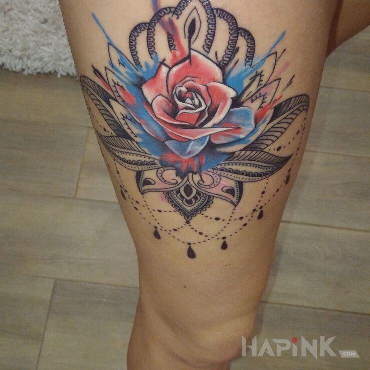 Tattoo Róża in mandalas motif on the leg