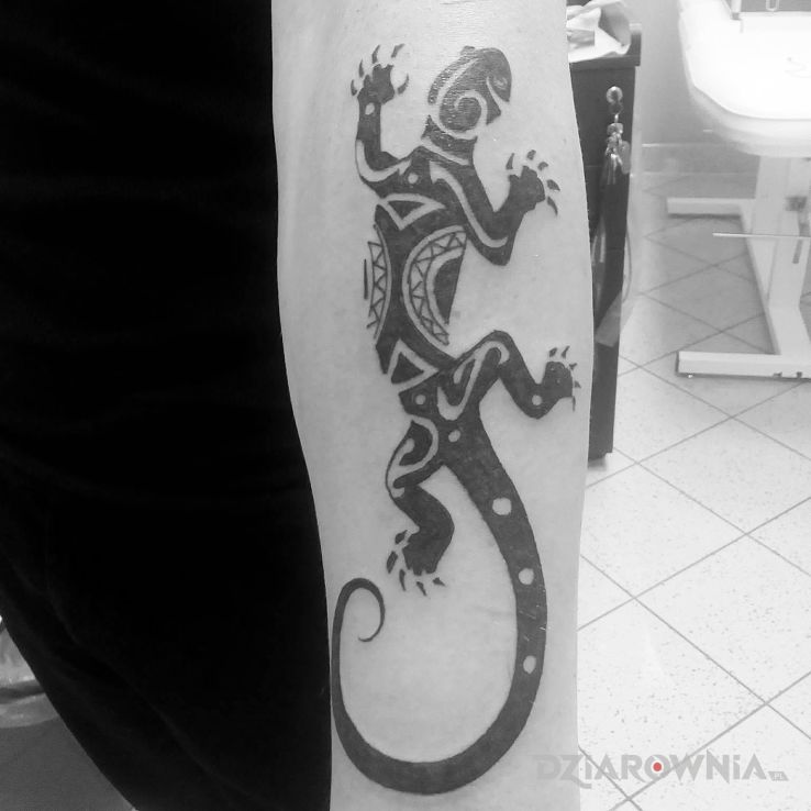 Tatuaż salamandra w motywie zwierzęta na przedramieniu