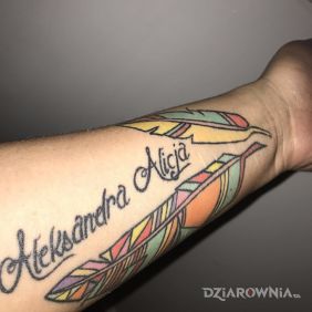 Tatuaż Imiona córek na przedramieniu motyw: napisy