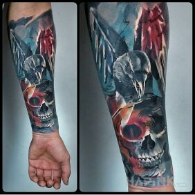 Tattoo Skull and raven on the forearm motif: skulls
