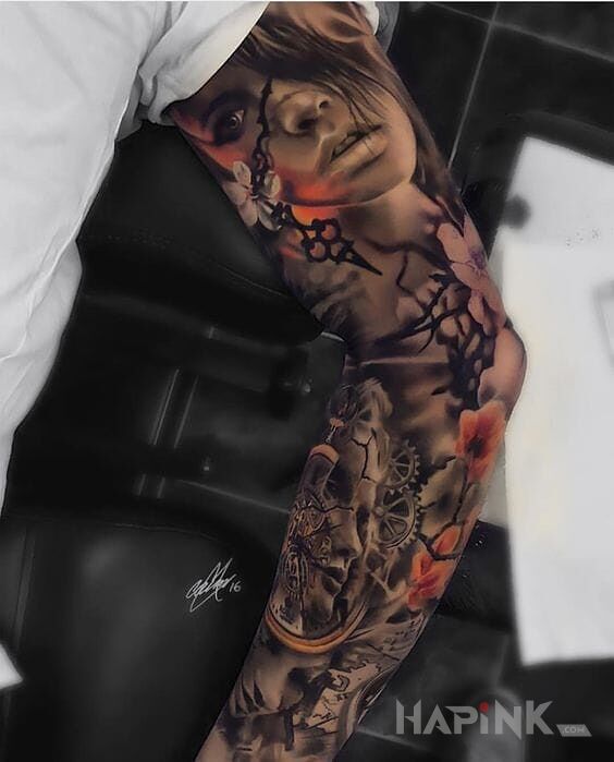 Tattoo Kobiece twarze in 3D motif and realistic style on the forearm