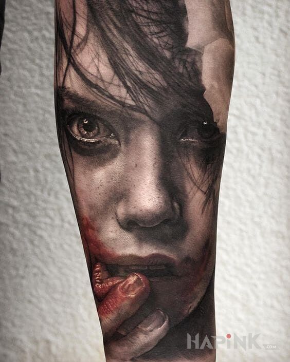 Tattoo Zakrwawiona twarz in 3D motif and realistic style on the forearm